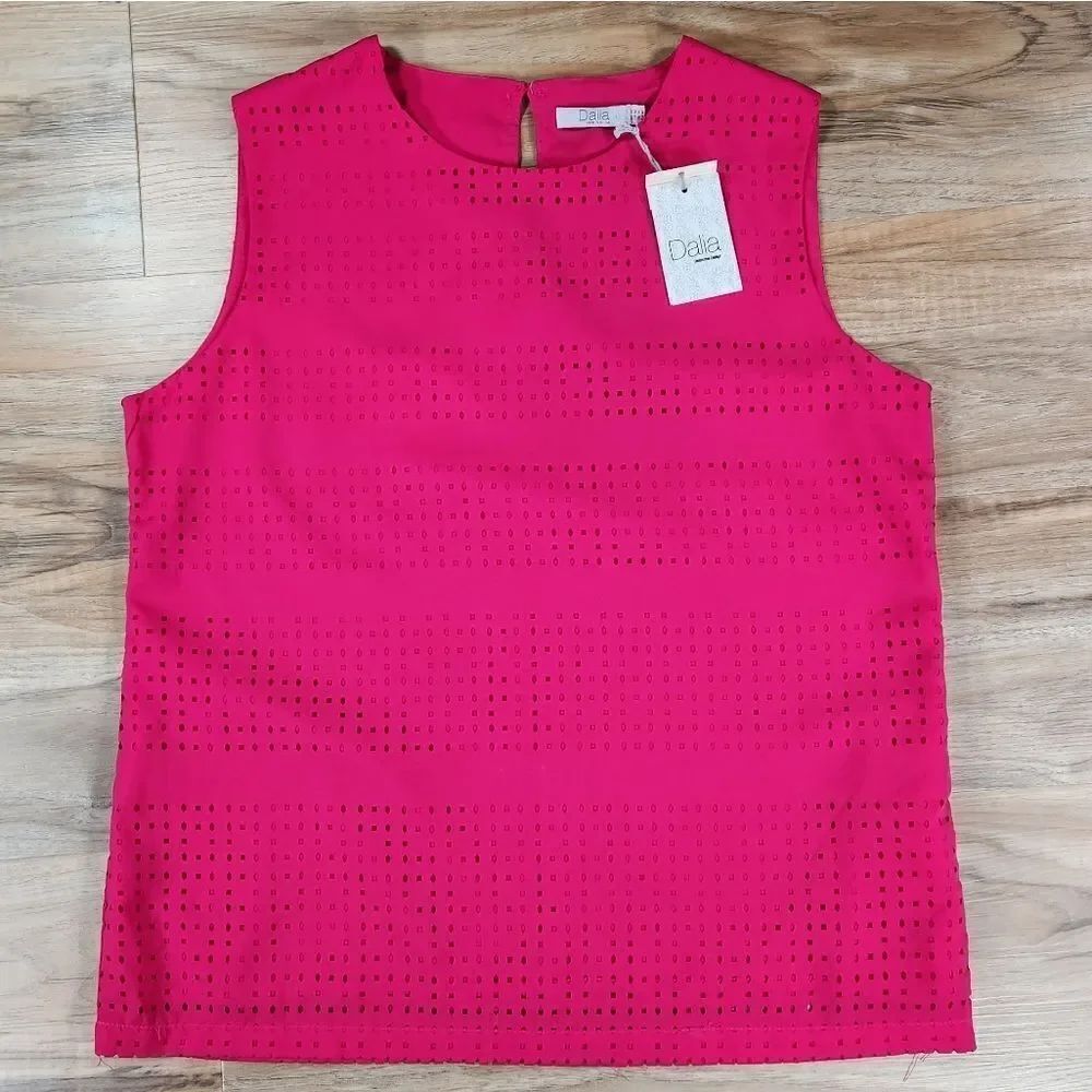 🔹️NWT Dalia Hot Pink Laser Cut Sleeveless Top Medium